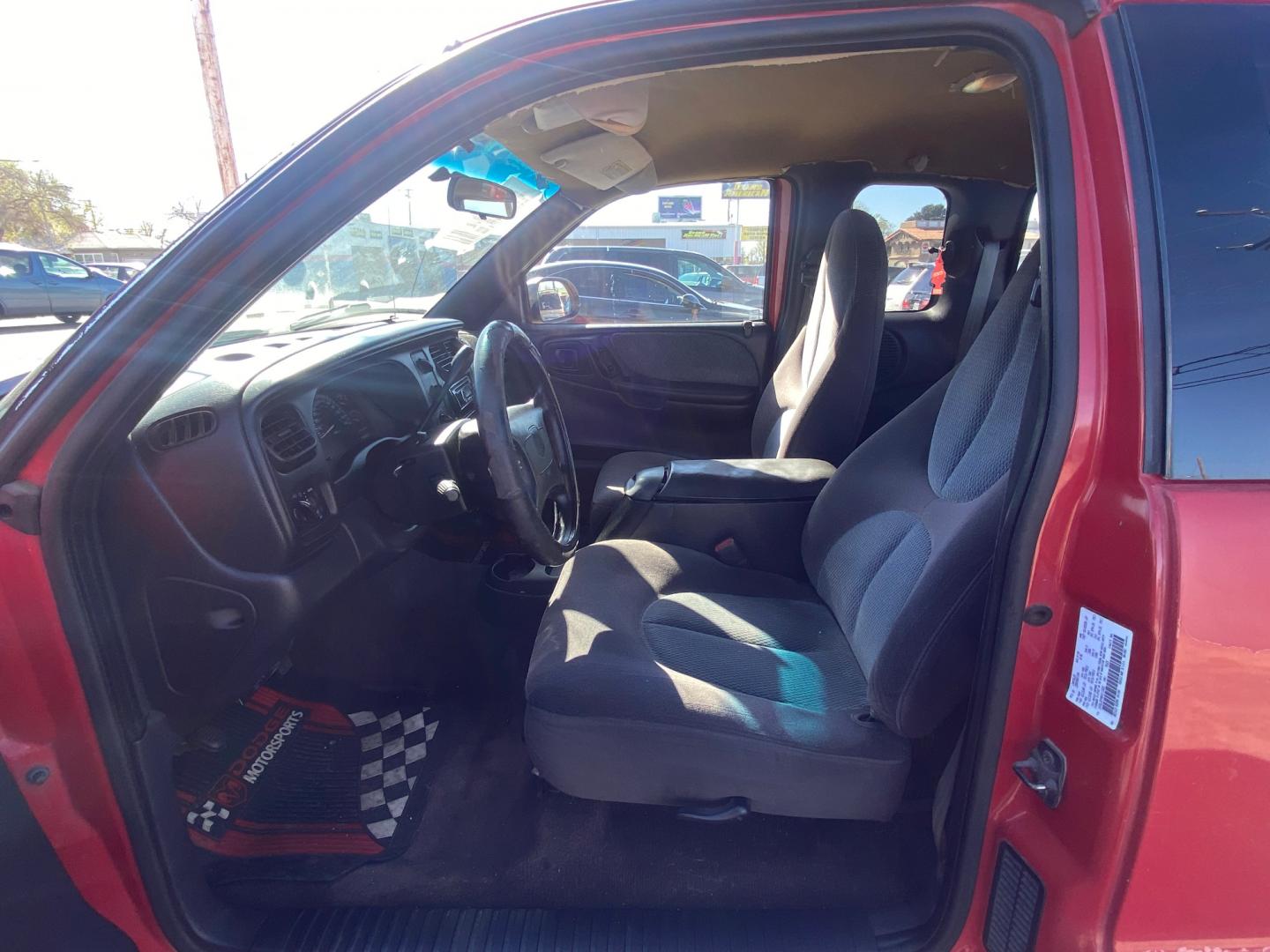 1999 Dodge Dakota Club Cab 2WD (1B7GL22Y0XS) with an 5.2L V8 OHV 16V engine, located at 44356 Date Ave., Lancaster, CA, 93534, (661) 945-6555, 34.688919, -118.139374 - Photo#4